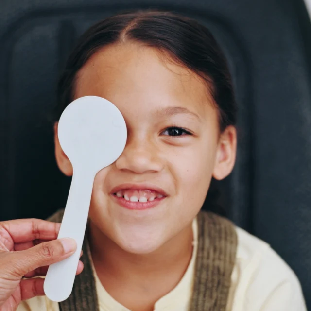 👀 Mye kan gjøres for å hjelpe barnets syn!

Oppdages synsfeil tidlig, øker forutsetningene for utvikling, læring og selvtillit 💛

Første steg:
Kontakt helsestasjon, skolehelsetjenesten eller fastlege ved mistanke om synsfeil. De vurderer behovet og henviser videre ved behov. Optiker kan også undersøke barn.

👓 Briller
👁️ Kontaktlinser
🌙 Nattlinser (Orto-K)

#barnsyn #øyehelse #synsfeil