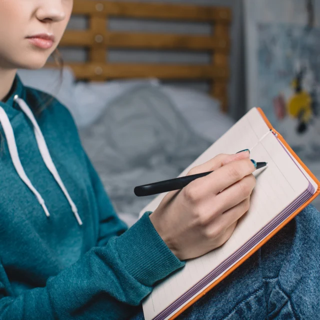Denne uken er det #myopiaawarenessweek . Myopi er det samme som nærsynthet. På siden barnsyn.no har vi samlet svar på spørsmål som:

👀Hva er nærsynthet?
👀Hvor ofte bør du sjekke barnets syn?
👀Hvorfor blir man nærsynt?
👀Hva er tegnene på nærsynthet?
👀Hvordan blir barnet påvirket av nærsynthet?

#nærsynthet #myopi #myopiamanagement