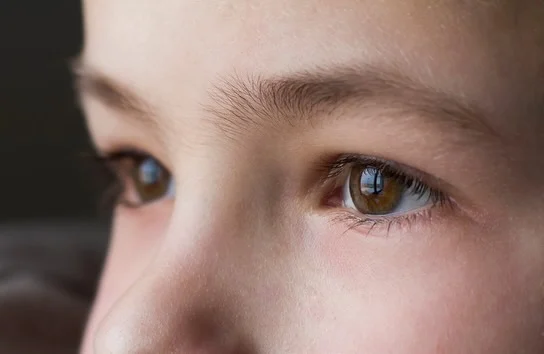 👀 Myopia Action Month er her!

Denne måneden setter vi ekstra fokus på myopi (nærsynthet) hos barn og gode vaner for øyehelsen.

📏 30-30-regelen: Hold minst 30 cm avstand ved lesing og skjermtid, og ta en pause hvert 30. minutt.

🌳 Kom deg ut i dagslyset: Sikt på minst to timer utendørs hver dag.

💡 God belysning: Sørg for at barnet har godt lys ved lesing og skjermbruk.

👉 Les mer på barnsyn.no

#myopiaactionmonth #myopiamanagement #barnsyn